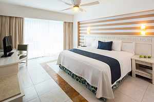 Deluxe Jacuzzi Suite Hotel BlueBay Grand Esmeralda  Playa del Carmen